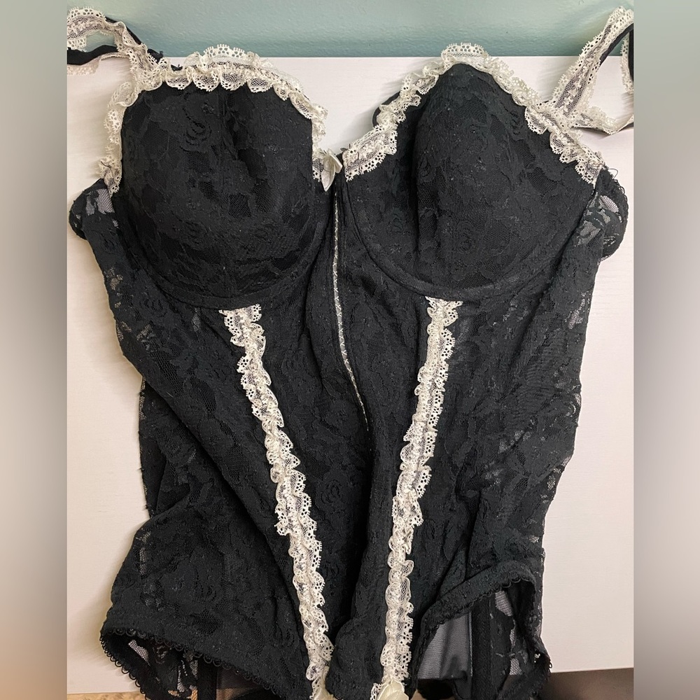 Black corset lingerie with white lace and white bows. Size is a 38 C